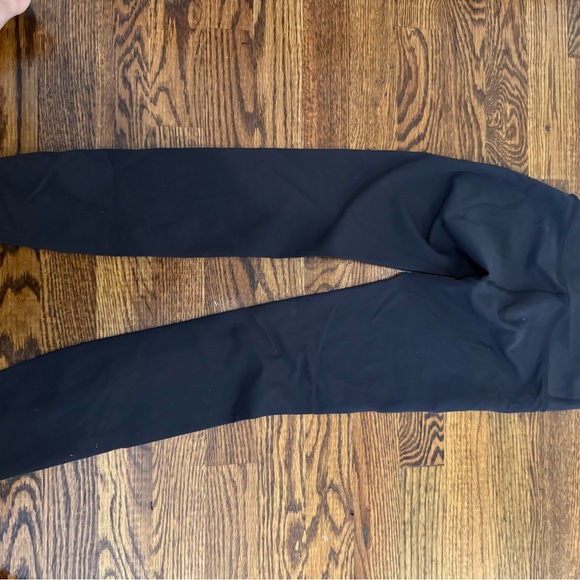 Lululemon align yoga pants size 2 - Picture 2 of 3